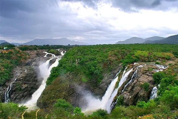  Top 10 Must-Visit Waterfalls in Karnataka: Best Time to Visit, Travel Tips, and Directions